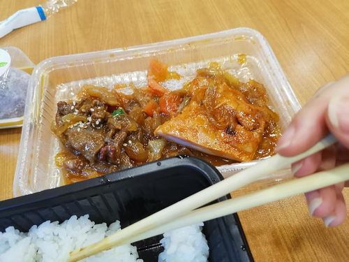 孜然牛肉鸡排双拼饭拔草记 黑牛超牛铁板香米饭的舌尖体验